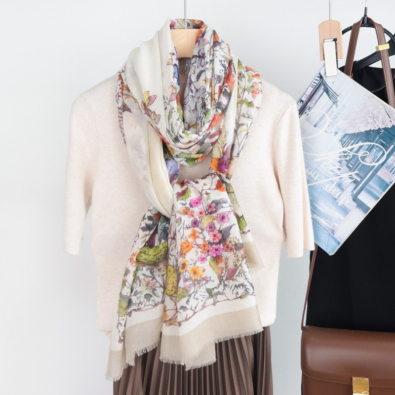 Syal dengan Rumbai dari Bahan  - Winter Clothing Hong Kong ulasan dan harga